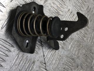 захватный крюк капота BMW 5 серия E60/E61 2004, седан, 7034256