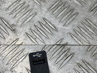 разъем AUX / USB BMW 5 серия F07/F10/F11 [рестайлинг] F10 2013, 4.4 л., N63 B44 A, бензин, АКПП, черный black-sapphire metallic, седан, полный привод, 84109237654, 9237654