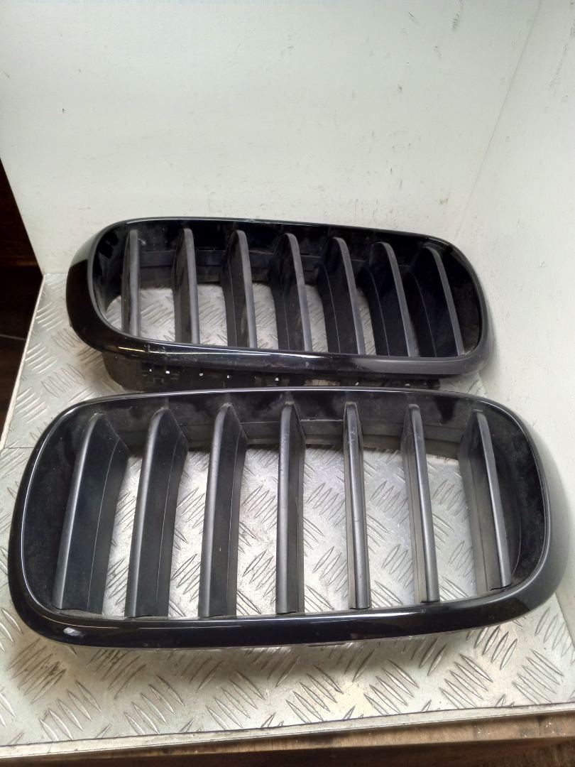решетка радиатора BMW X5 F15 2015, 4.0 л., дизель, АКПП, black sapphire metallic (475), внедорожник 5 дв., полный привод, правый руль, 51137316053, 51137316054, 7316053, 7316054 - фото №1