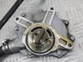 насос вакуумный BMW 3 серия E90/E91/E92/E93 2007, 2.0 л., бензин, седан, 11667542498, 7542498, 7542496 - фото №3