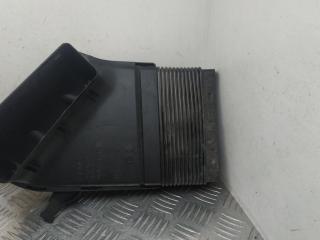 воздуховод (дефлектор) радиатора Audi A4 B7 2006, 3.2 л., AUK, бензин, 6МКПП, черный, универсал, полный привод, 8E0129617