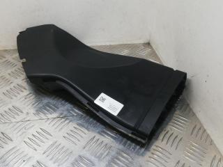 воздуховод (дефлектор) радиатора Audi A4 B7 2006, 3.2 л., AUK, бензин, 6МКПП, черный, универсал, полный привод, 8E0129618J