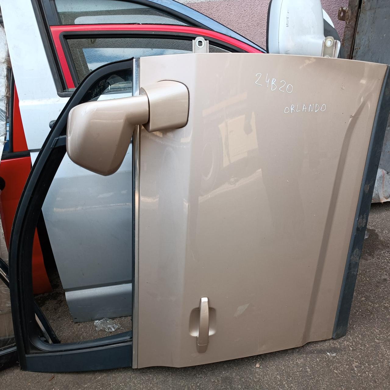 дверь передняя правая Chevrolet Orlando 1 поколение 2014 - фото №1