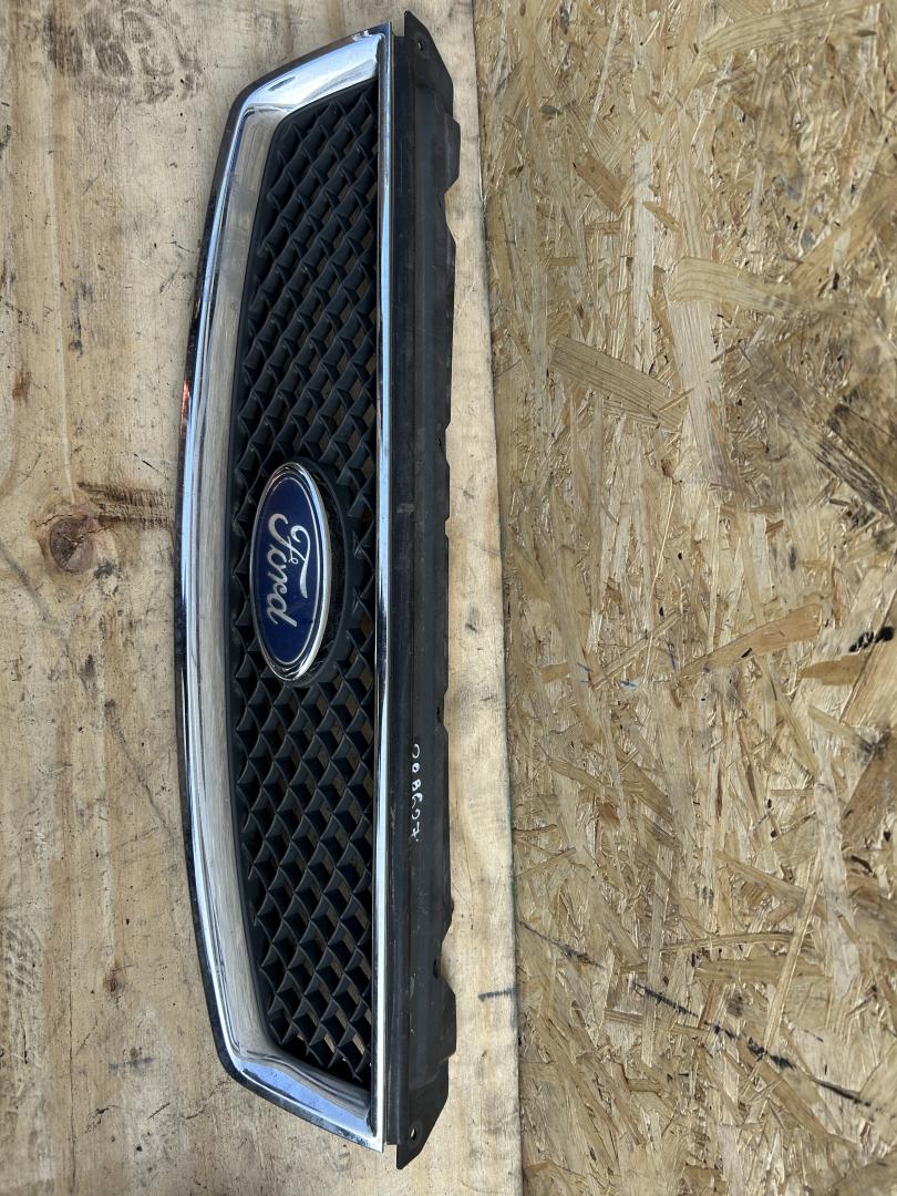 решетка радиатора Ford C-Max 1 поколение 2007 - фото №1