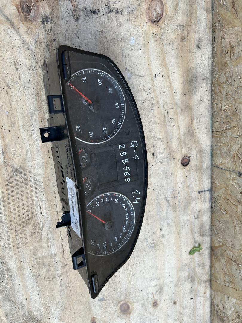 щиток приборов (приборная панель) Volkswagen Golf 5 поколение 2007, 1.4 л., бензин - фото №1