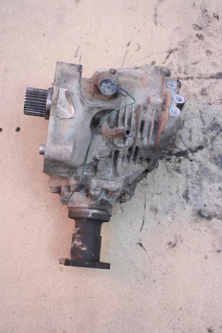 раздаточная коробка Nissan AD 3 поколение VHNY11 2002, 1.8 л., QG18DE, бензин, АКПП, серо-голубой, универсал, полный привод - фото №1