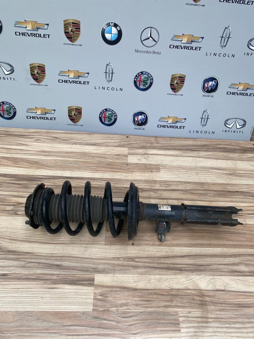 амортизатор передний правый Chevrolet Traverse 2 поколение 2018, 3.6 л., бензин, АКПП, 84267824, 84168717 - фото №1