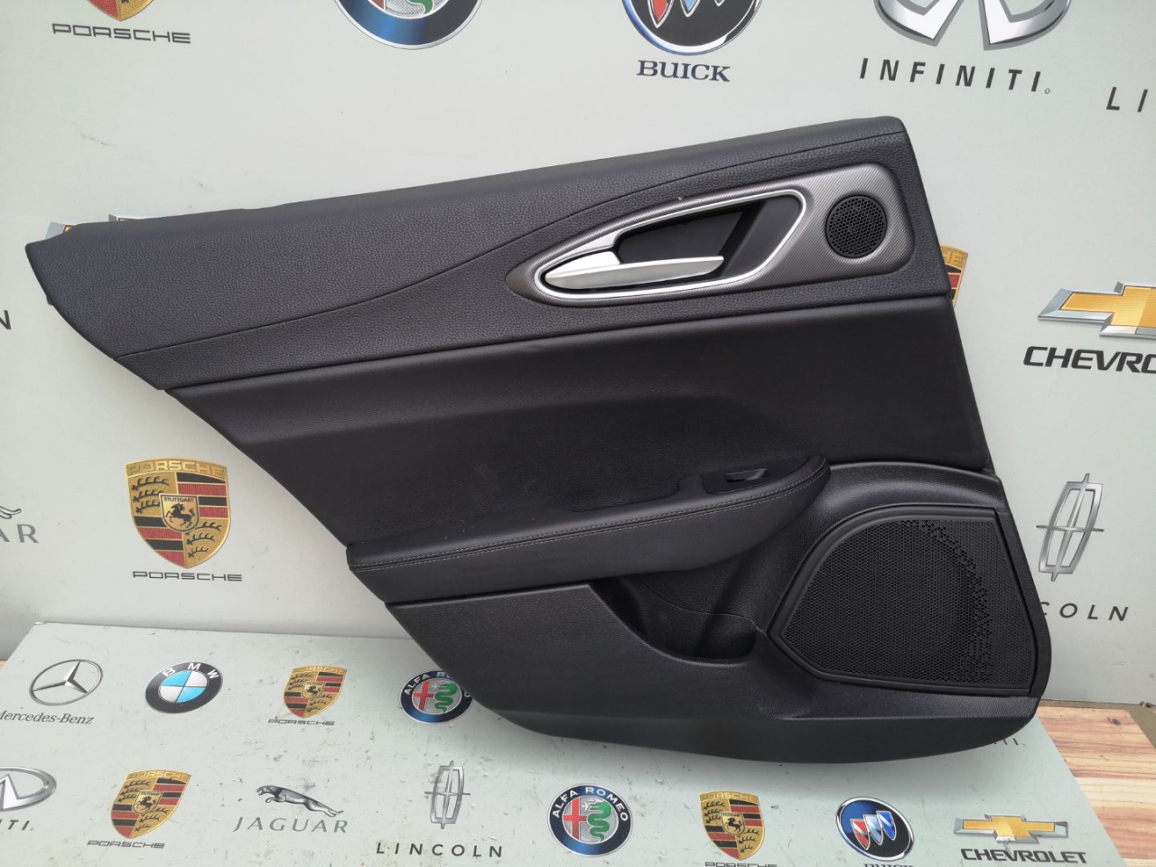 обшивка двери задняя левая Alfa Romeo Giulia 2 поколение 2018, 2.0 л., бензин, правый руль, 01561311980 - фото №1