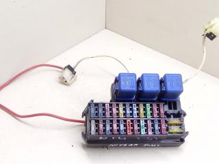 блок предохранителей Nissan Sunny N14 1991, 2.0 л., CD20, дизель, МКПП, белый, седан, передний привод