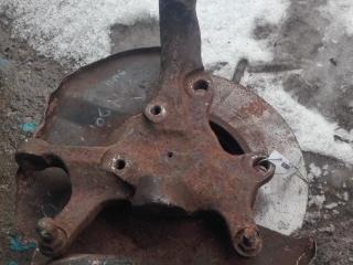 кулак поворотный правый Nissan Vanette C22 1990