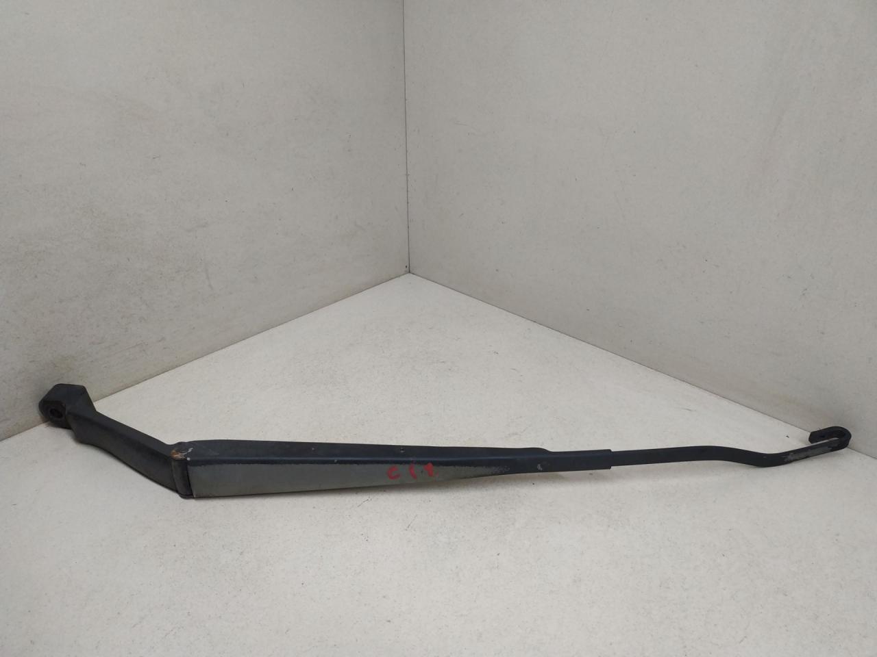 щеткодержатель (поводок стеклоочистителя, дворник) Hyundai Matrix 1 поколение FC 2005, 1.5 л., CRDi, дизель, 5МКПП, серебристый, минивэн, передний привод, 9831017000 - фото №1