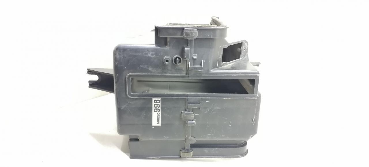 корпус отопителя (печки) Mitsubishi Colt 5 поколение (CJO) CJ1A 1997, 1.3 л., i, 4G13 (12V), бензин, 5МКПП, голубой металлик, хетчбэк 3 дв., передний привод, MR250998 - фото №1