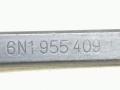 щеткодержатель (поводок стеклоочистителя, дворник) Volkswagen Polo 3 поколение 1998, 1.4 л., i, APQ, бензин, 5МКПП, зелёный, хетчбэк 5 дв., передний привод, 6N1955409 - фото №3