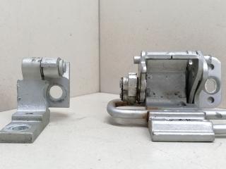 петля двери Volkswagen Passat B5 3B5 1997, 1.9 л., TDi, AHU, дизель, 5МКПП, серебристый, седан, передний привод, 3B4833412C, 3B4833412D