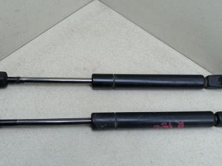 амортизатор крышки багажника (3-5 двери) Audi A4 B5 1997, 1.9 л., TDi, AHU, дизель, 5МКПП, зелёный, седан, 8D5827552C