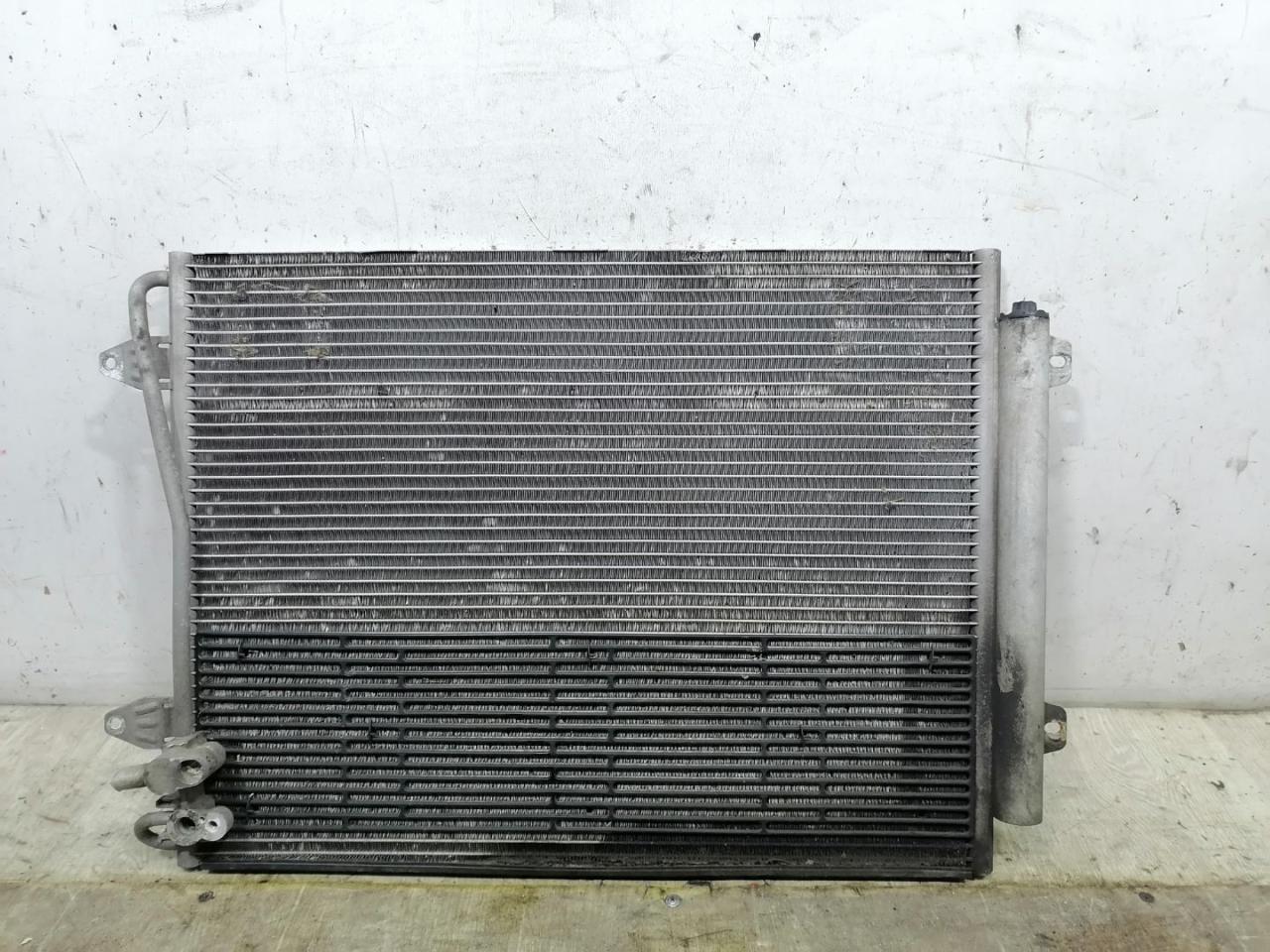 радиатор кондиционера Volkswagen Passat B6 2007, 2.0 л., АКПП, серебристый, универсал, передний привод, 3C0820411B - фото №1