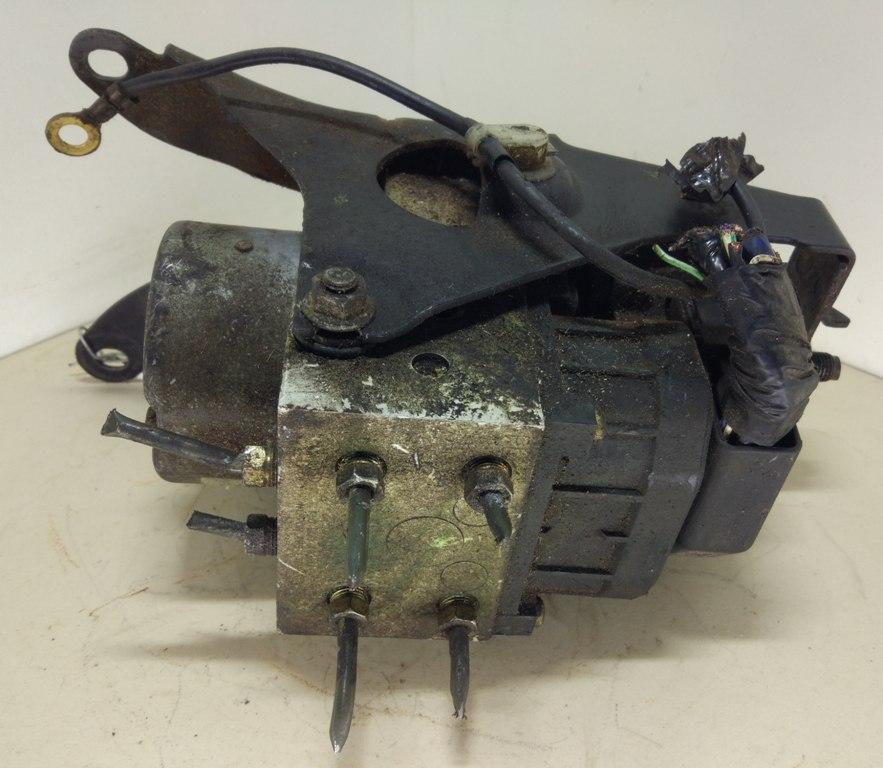 блок ABS Subaru Legacy 2 поколение 1998, 2.0 л., i, EJ20, бензин, МКПП, серебристый, универсал, полный привод, C4, 27531AC040, 11000040380 - фото №1