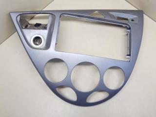 рамка под магнитолу Ford Focus 1 поколение 2001, 1.4 л., i, бензин, 5МКПП, бордо, хетчбэк 5 дв., передний привод, 98ABA046A04
