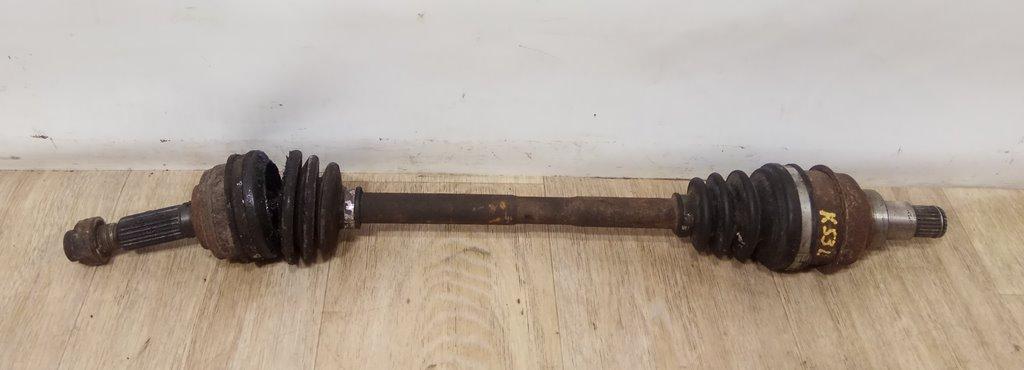 полуось передняя левая (приводной вал, ШРУС) Daihatsu Sirion 1 поколение M100 2000, 1.0 л., i, EJ-VE, бензин, МКПП, зеленый перламутр, хетчбэк 5 дв., передний привод - фото №1