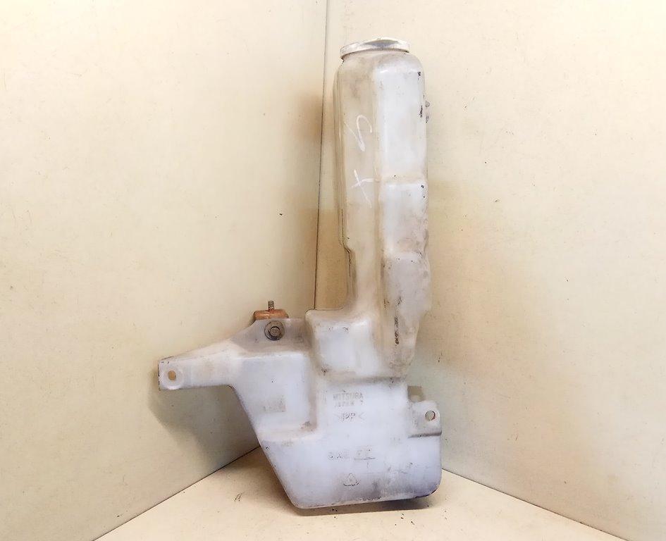 бачок омывателя Mitsubishi Space Wagon 2 поколение (Typ N30/N40) 1994 - фото №1