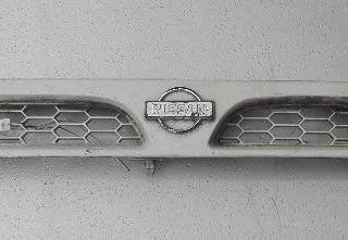 решетка радиатора Nissan Sunny N14 1991, 2.0 л., CD20, дизель, МКПП, белый, седан, передний привод, 6231050C26