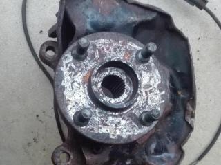 кулак поворотный правый Toyota Corolla Verso 1 поколение E121 2003, МКПП