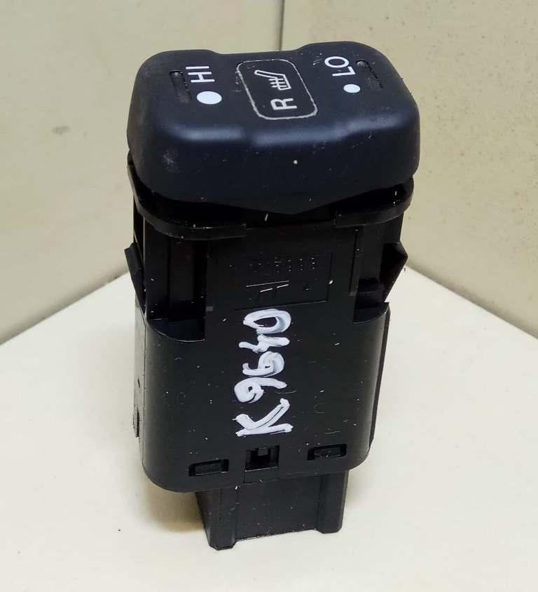 кнопка обогрева сидений Honda Pilot 1 поколение 2004, 3.5 л., i, J35A4, бензин, АКПП, бежевый, внедорожник 5 дв., полный привод, M15994 - фото №1