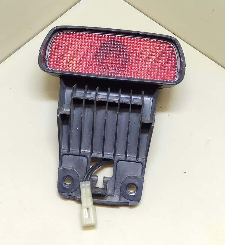 дополнительный стоп-сигнал Suzuki Alto 5 поколение 2003, 1.1 л., i, F10D, бензин, МКПП, белый, хетчбэк 5 дв., передний привод, 35810-79G00 - фото №1