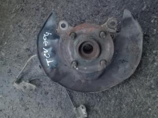 кулак поворотный правый Toyota Corolla Verso 1 поколение E121 2002