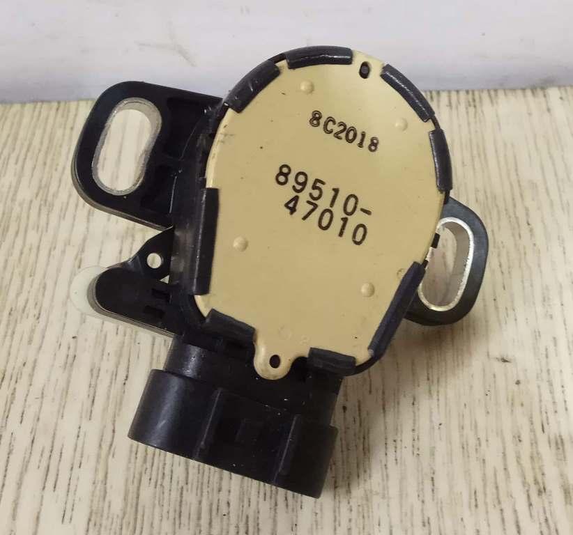 датчик педали газа Toyota Prius 2 поколение 2005, 1.5 л., бензин, АКПП, черный, хетчбэк 5 дв., передний привод, 8951047010 - фото №1