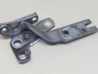 петля капота левая Citroen C5 1 поколение 2001, 2.2 л., HDi, 4HX (DW12TED4/FAP), дизель, 5МКПП, серебристый, универсал, передний привод, 791261