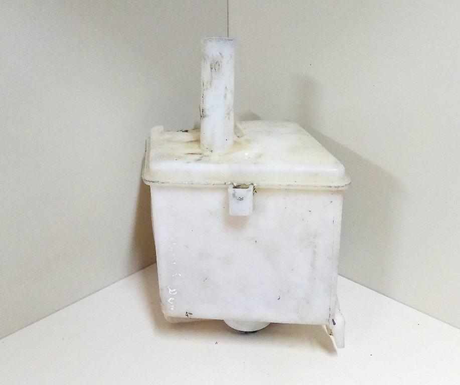 бачок омывателя Nissan Primera P10 1992 - фото №1