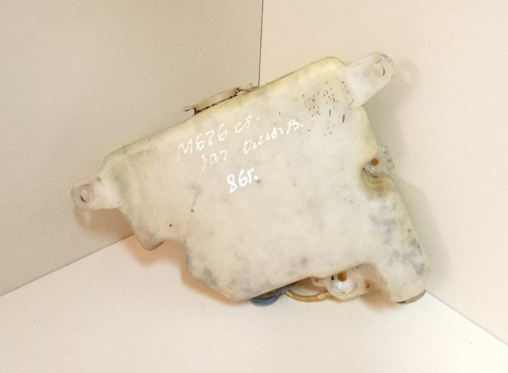 бачок омывателя Mazda 626 2 поколение 1986 - фото №1