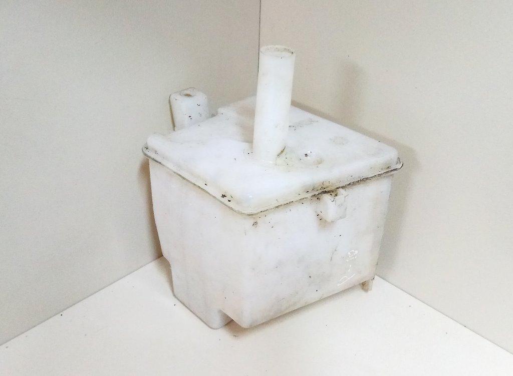 бачок омывателя Nissan Primera P10 1993 - фото №1