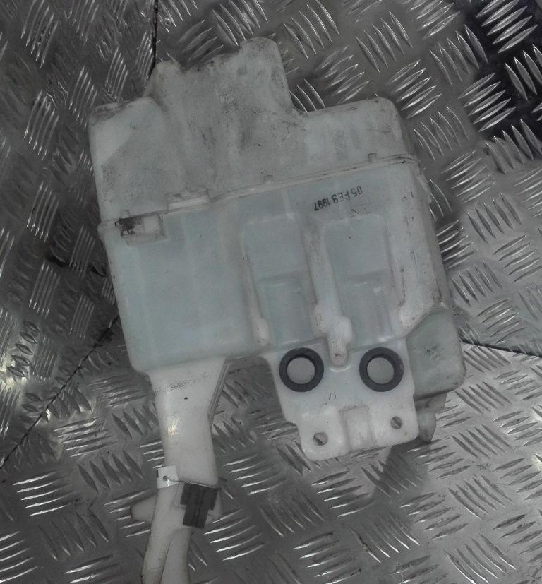 бачок омывателя Mitsubishi Colt 4 поколение 1994 - фото №1