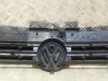 решетка радиатора Volkswagen Golf 4 поколение 1999, 1.9 л., дизель, 5МКПП, хетчбэк 3 дв., 1J0853651D - фото №2