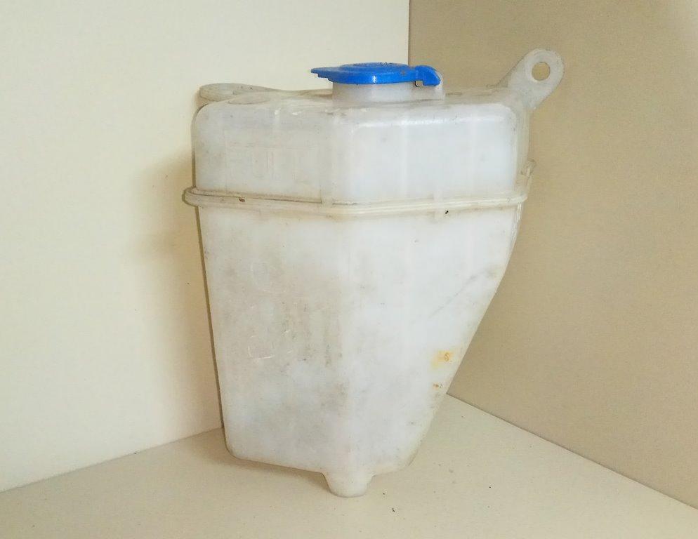 бачок омывателя Kia Rio 1 поколение 2001 - фото №1