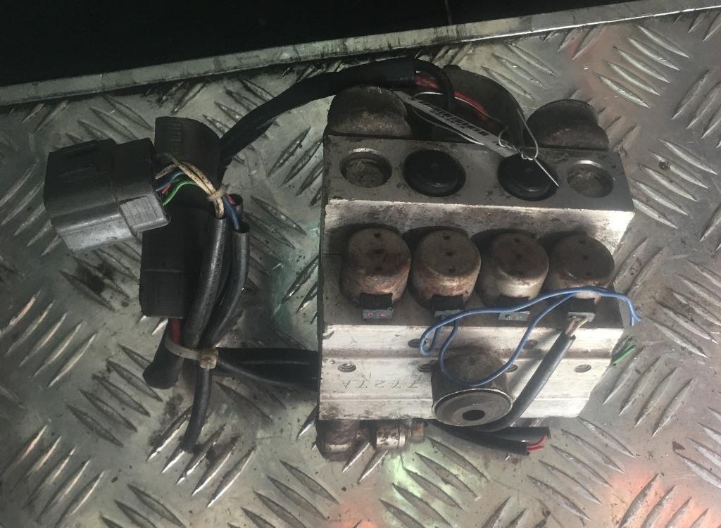 блок ABS Mazda Xedos 6 1 поколение 1994, 2.0 л., i, бензин, 976G06T437A0 - фото №1