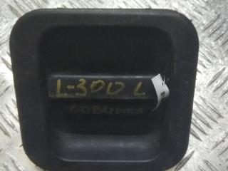 ручка наружная задняя левая Mitsubishi L300 2 поколение 1992