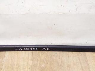 молдинг двери передней правой Mitsubishi Carisma 1 поколение 1998