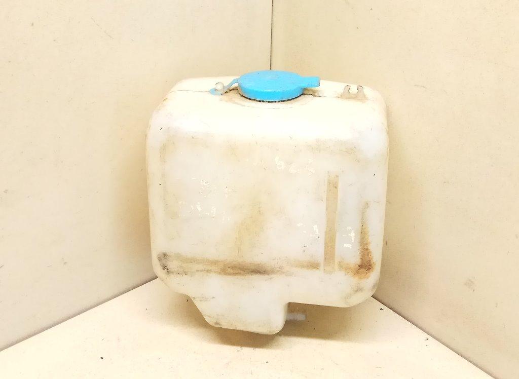 бачок омывателя Mazda 626 2 поколение 1985 - фото №1