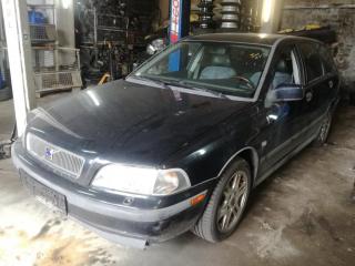 Volvo V40 1 поколение