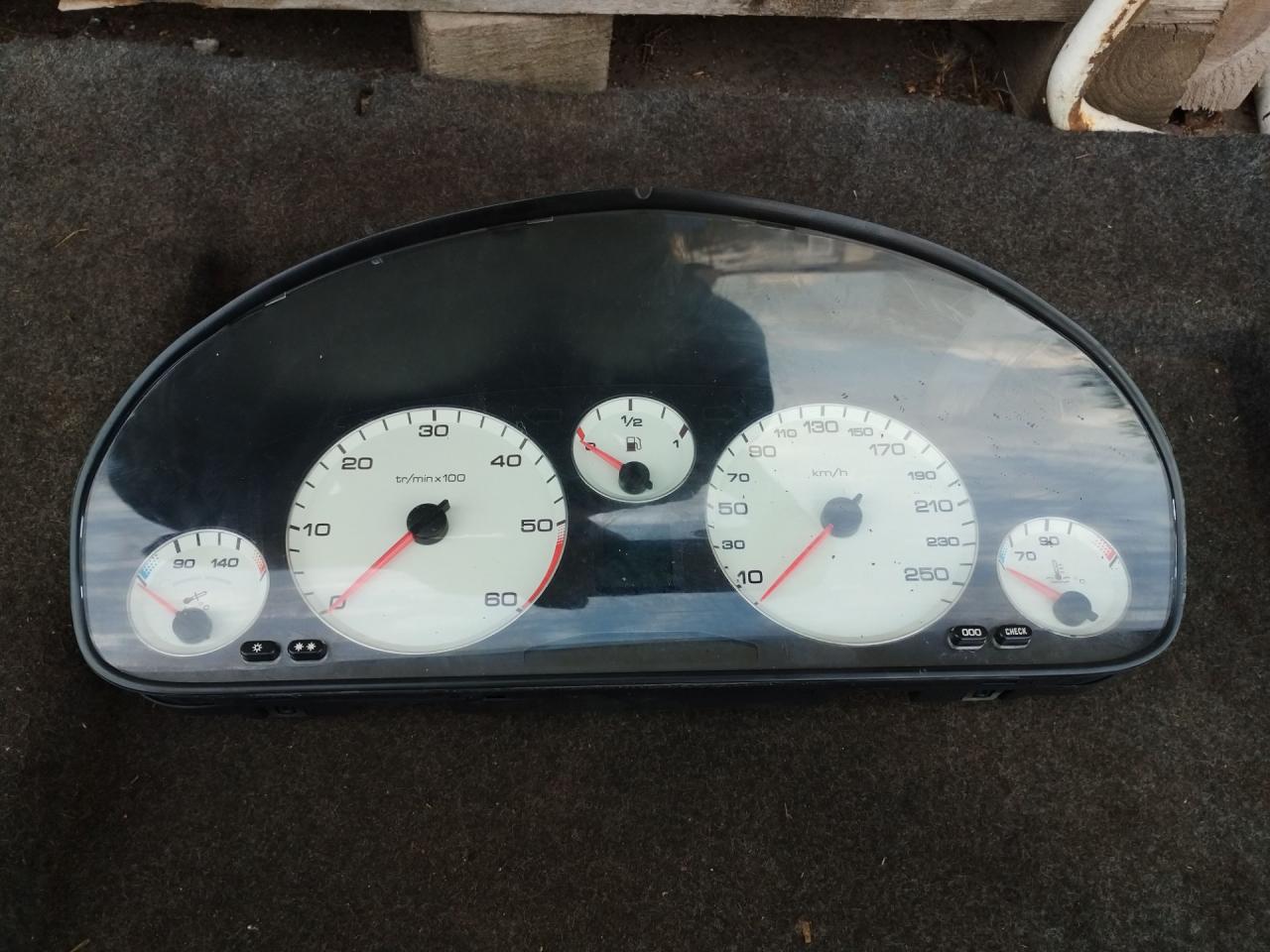 щиток приборов (приборная панель) Peugeot 607 1 поколение 2001, 2.2 л., 4HX (DW12TED4/FAP), дизель, МКПП, передний привод, 9639118780 - фото №1