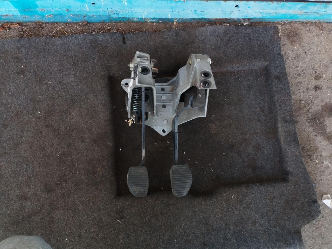 узел педальный (блок педалей) Peugeot 607 1 поколение 2001, 2.2 л., 4HX (DW12TED4/FAP), дизель, МКПП, передний привод - фото №1