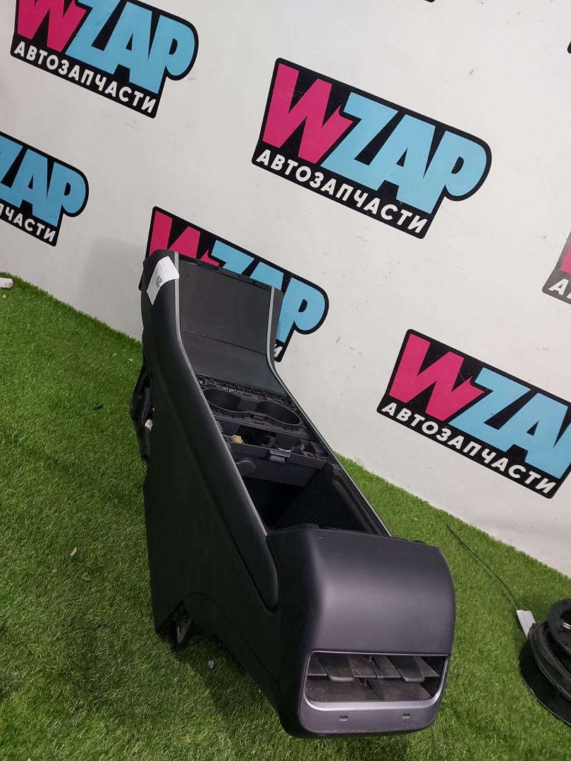 консоль салона Tesla Model 3 1 поколение 2018 - фото №1