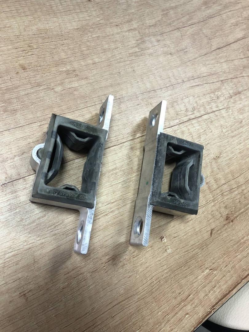 кронштейн радиатора Tesla Model 3 1 поколение 2018 - фото №1