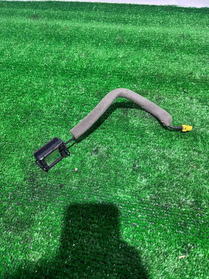 антенна навигации Tesla Model X 1 поколение 2018, электро, хетчбэк 5 дв., 1047863-00-S - фото №1