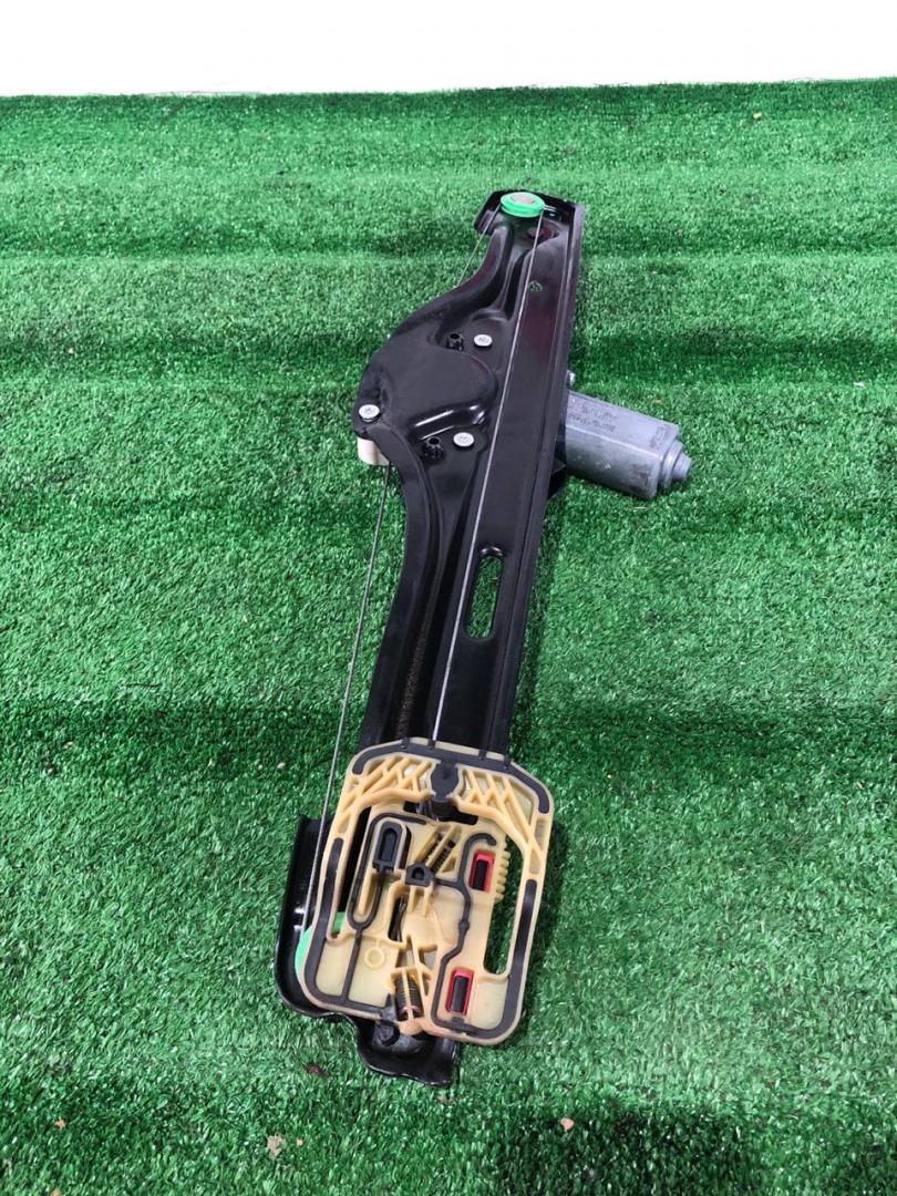 стеклоподъемник задний правый BMW X5 F15 2016, 4.4 л., бензин, 51357291952, 7291952 - фото №1