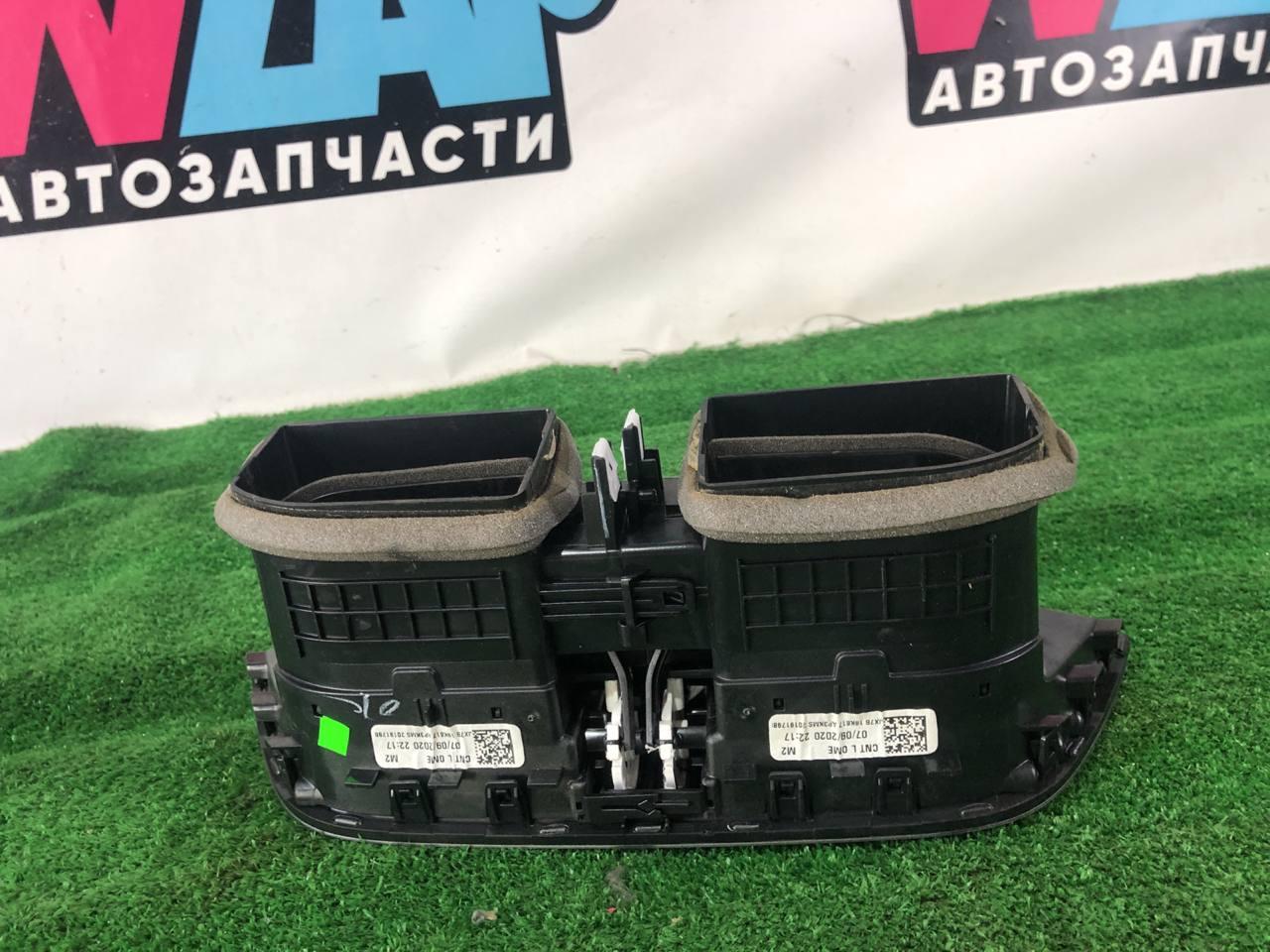 дефлектор обдува салона Ford Escape 4 поколение CX482 2020, 1.5 л., бензин, АКПП, внедорожник 5 дв., передний привод, JX7B-19K617 - фото №1