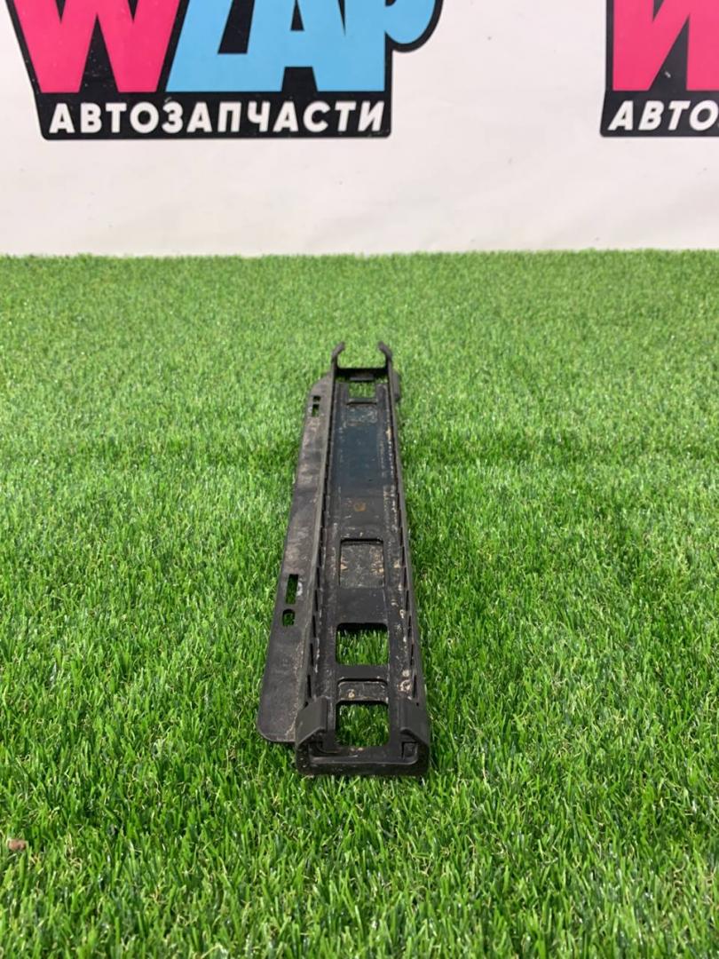 Пластик салазок сидений GMC Sierra 1 поколение 2021, 6.2 л., бензин, АКПП, пикап, полный привод, 84111055 - фото №1